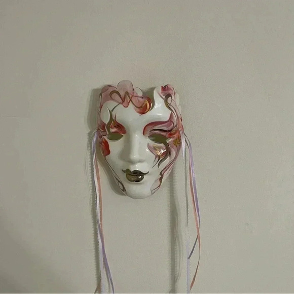 Beautiful Vintage Mardi Gras Ceramic Masks W/ 1 Signed New Orleans - Picture 3 of 9